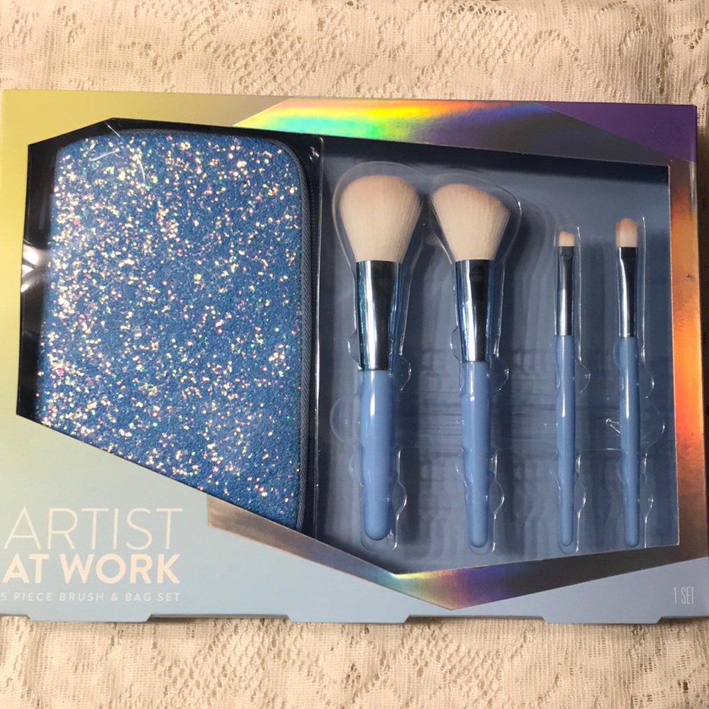Cute new brush set and makeup bag ❤️